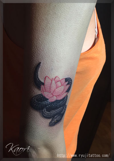 蛇 蓮 カバーアップ Snake Lotus Cover Up Tattoo 名古屋大須のタトゥースタジオvonschwartz Ryuji Tattoo Bodypiercing Studio Kaori Tattoos Piercings Blog