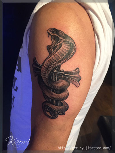 コブラ 蛇 十字架 クロス Cobra Snake Cross Tattoo 名古屋大須のタトゥースタジオvonschwartz Ryuji Tattoo Bodypiercing Studio Kaori Tattoos Piercings Blog