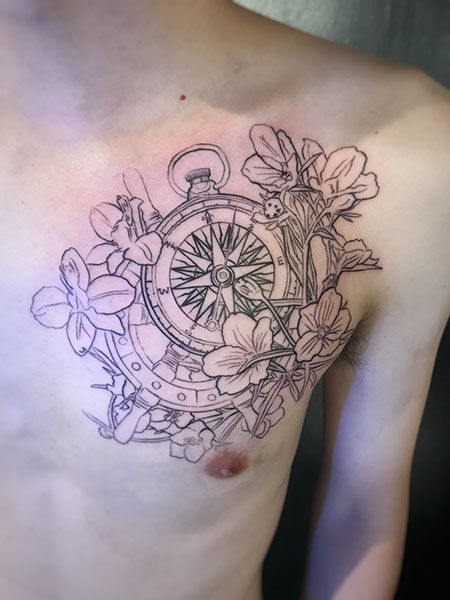 コンパスと花 Compass Ship S Wheel Larkspur Chest Tattoo 名古屋大須のタトゥー ボディピアススタジオ Vonschwartz Ryuji Tattoo Bodypiercing Studio Kaori Tattoos Piercings Blog